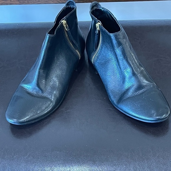 Cole Haan black leather booties in a size 6 side zipper - Picture 16 of 16